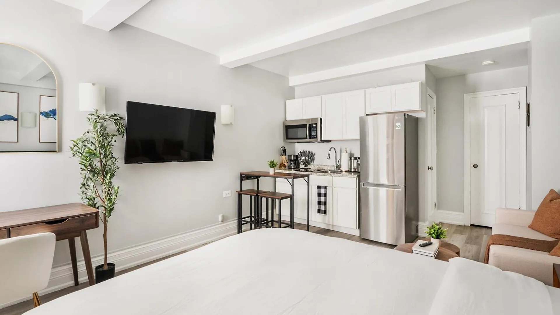 Apartment 73-310 Newly Reno Studio Uws Doorman Gym Laundry New York